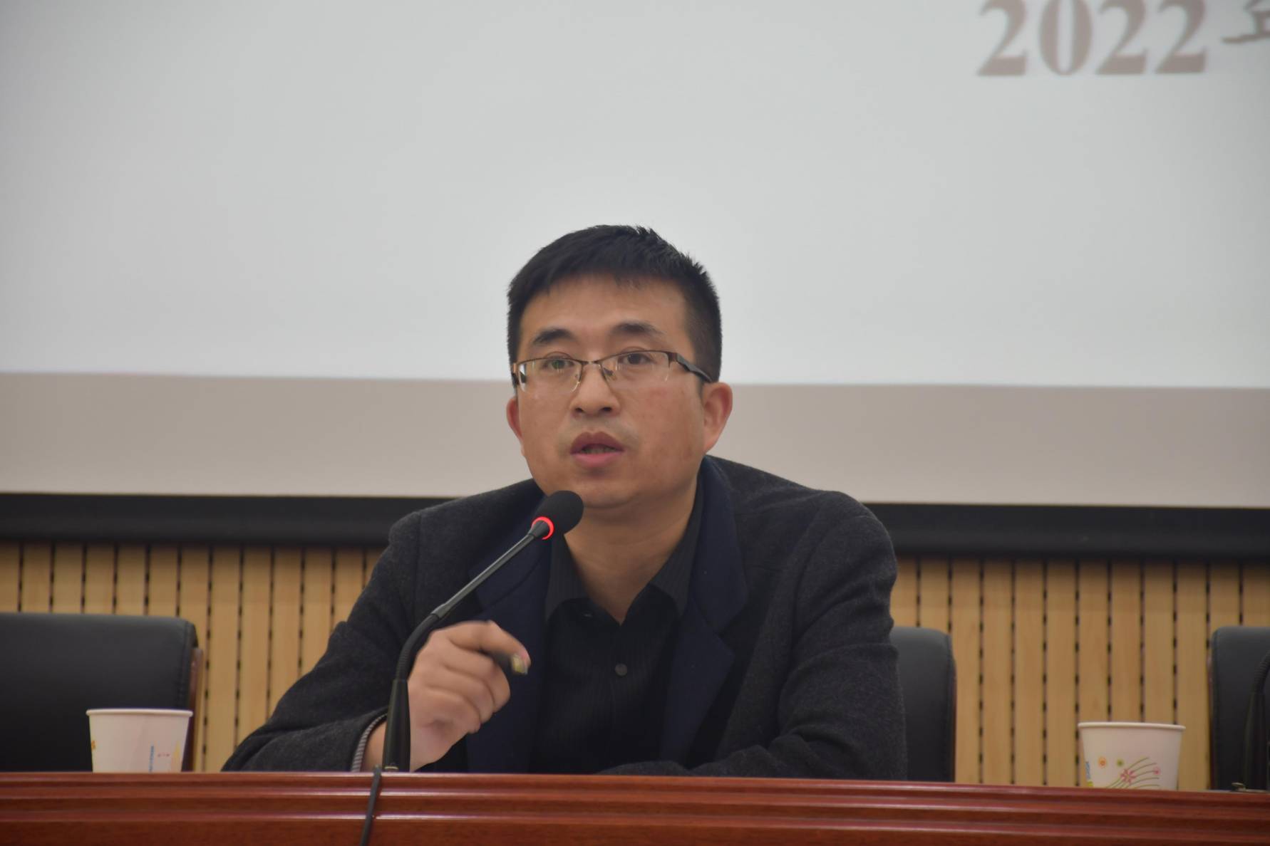 区电教中心副主任、局教育股干部郭栋梁