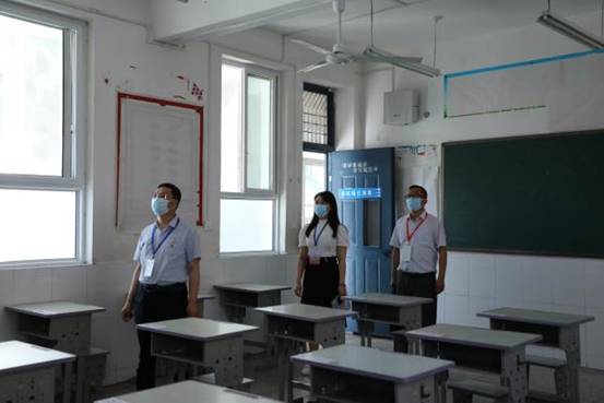 省市督查组检查白水中学考点试场布置情况