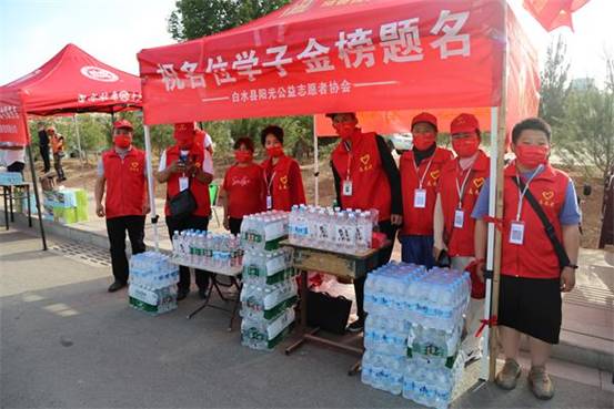 阳光公益自愿者协会为考生助力 - 副本